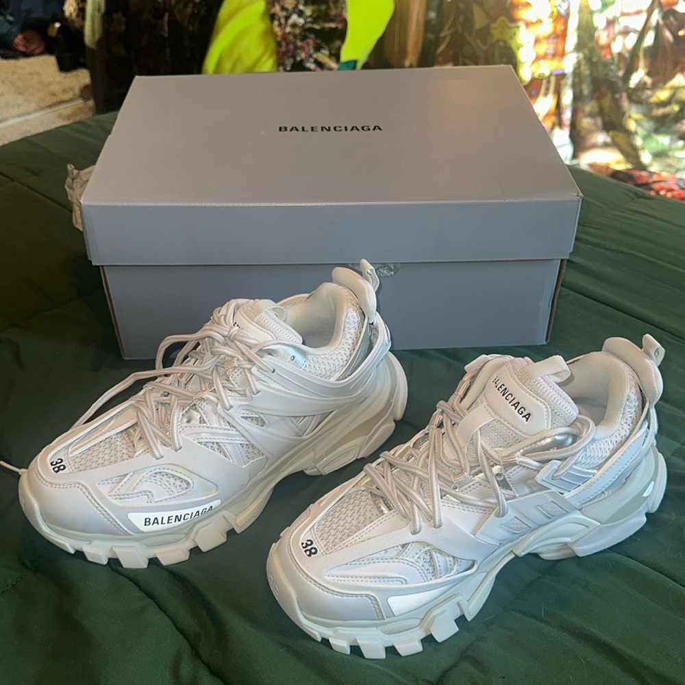 NWT Balenciaga Sneakers

Never been worn
